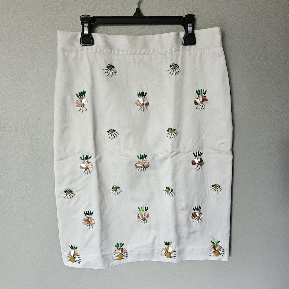 Banana Republic White Pencil Skirt - Size 4 - Beaded Sequin Embellishments Size